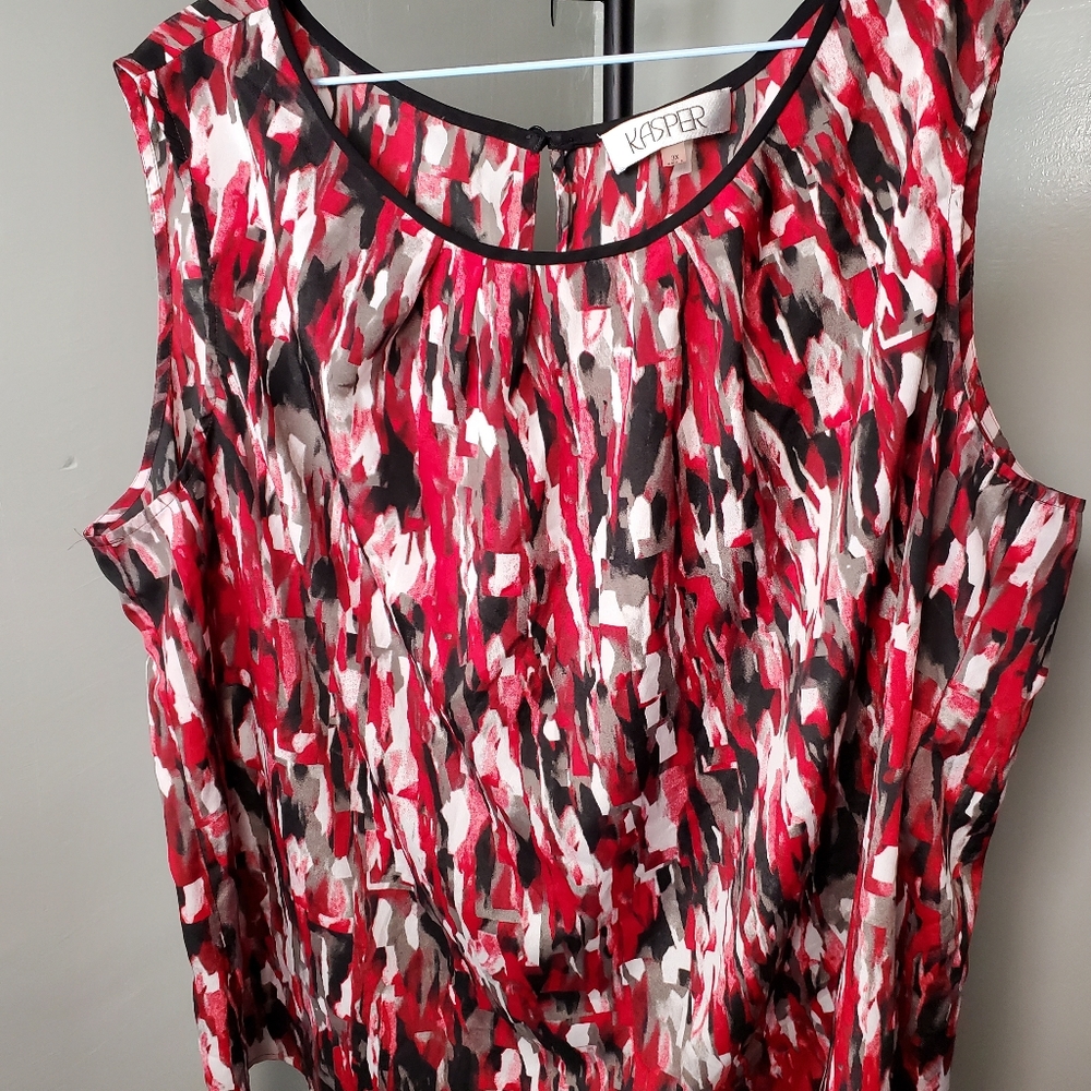Kasper Red Black White Abstract Print Sleeveless Blouse